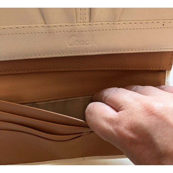 Vintage Coach Soho Trifold Pleated Leather Wallet Ivory Snap Shut Long Checkbook - Picture 7 of 11
